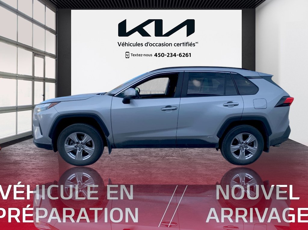 2023  RAV4 Hybrid XLE, 8 PNEUS, JAMAIS ACCIDENTÉ, TOIT, AWD in Mirabel, Quebec - 2 - w1024h768px