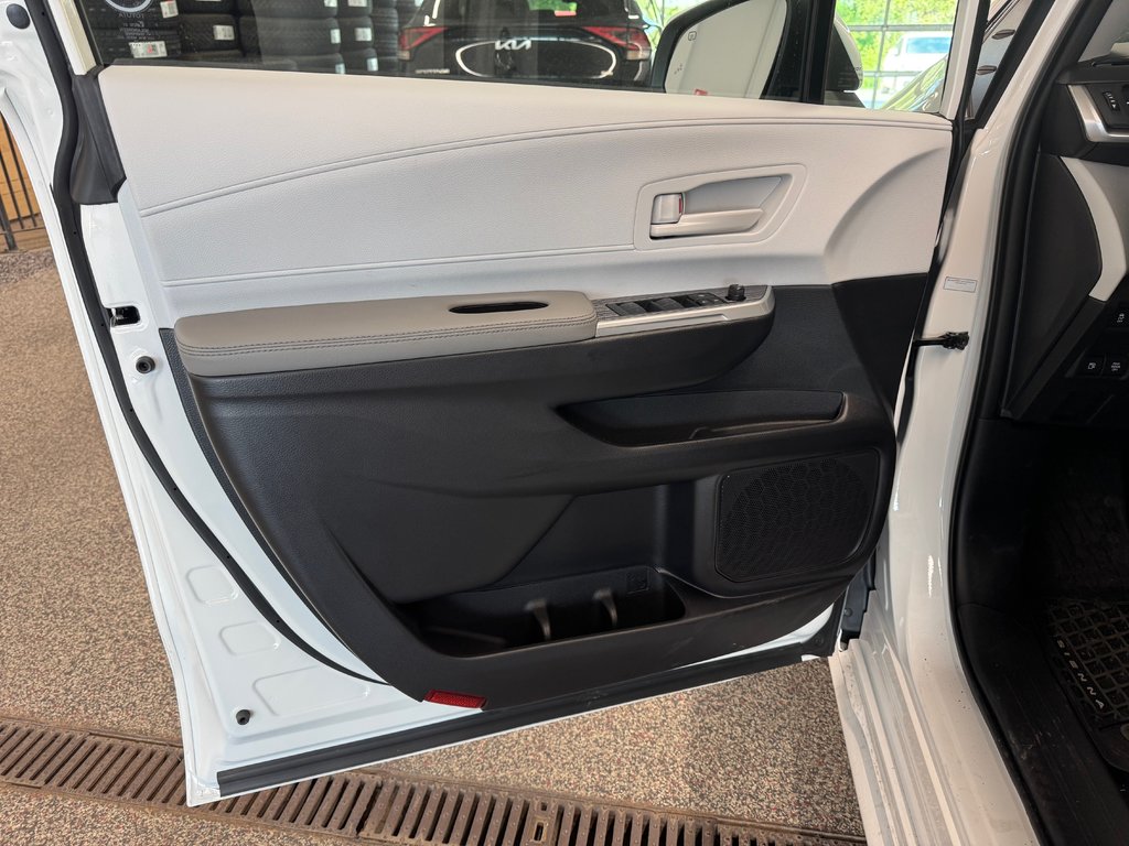 2025 Toyota Sienna LE HYBRIDE, JAMAIS ACCIDENTÉ, 8 PASSAGERS, AWD in Mirabel, Quebec - 7 - w1024h768px