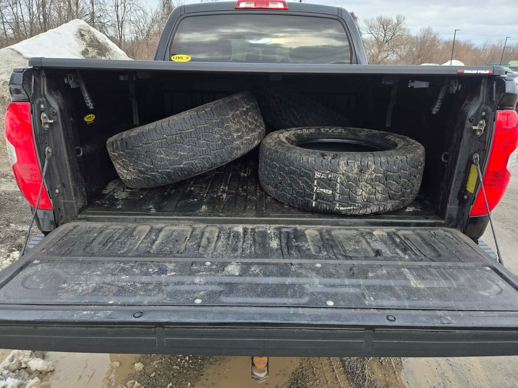 2020 Toyota Tundra Crew Max, JAMAIS ACCIDENTÉ, 8 PNEUS, MAGS in Mirabel, Quebec - 20 - w1024h768px
