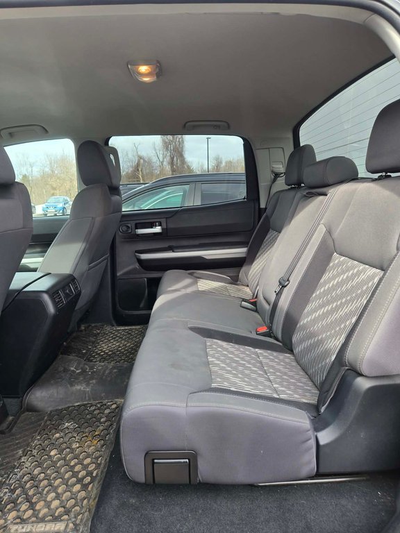2020 Toyota Tundra Crew Max, JAMAIS ACCIDENTÉ, 8 PNEUS, MAGS in Mirabel, Quebec - 18 - w1024h768px