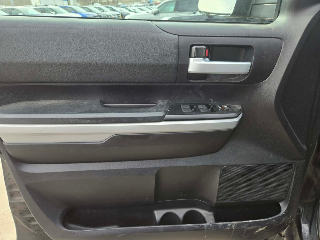 2020 Toyota Tundra Crew Max, JAMAIS ACCIDENTÉ, 8 PNEUS, MAGS in Mirabel, Quebec - 7 - w1024h768px