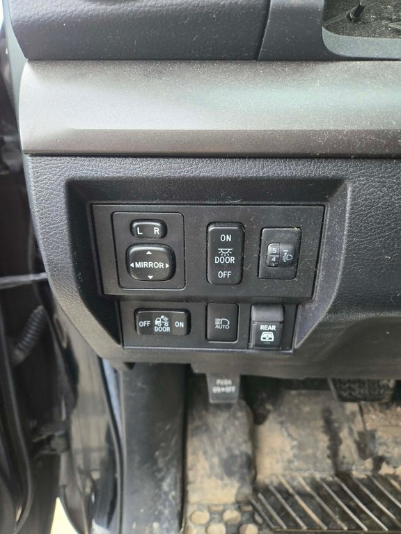 2020 Toyota Tundra Crew Max, JAMAIS ACCIDENTÉ, 8 PNEUS, MAGS in Mirabel, Quebec - 17 - w1024h768px