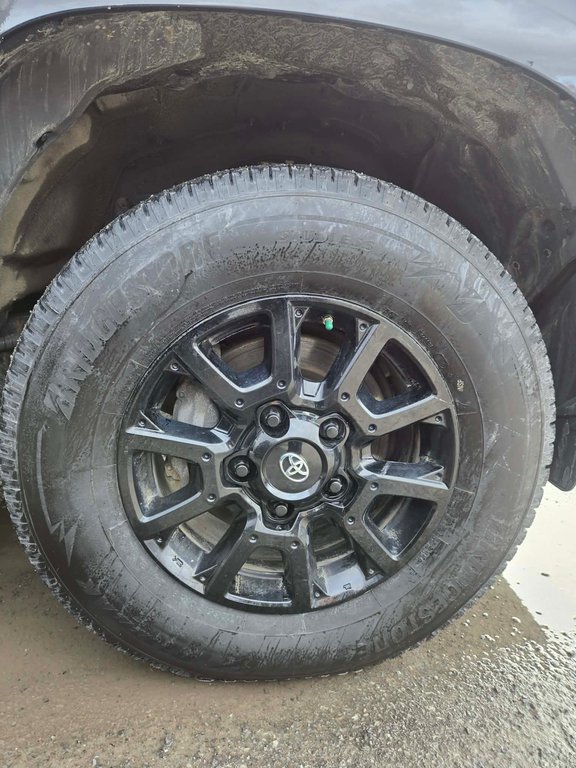 2020 Toyota Tundra Crew Max, JAMAIS ACCIDENTÉ, 8 PNEUS, MAGS in Mirabel, Quebec - 6 - w1024h768px