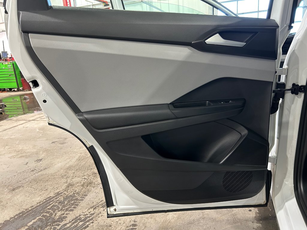 Volkswagen Taos Trendline, JAMAIS ACCIDENTÉ, 8 PNEUS, MAGS 2022 à Mirabel, Québec - 24 - w1024h768px