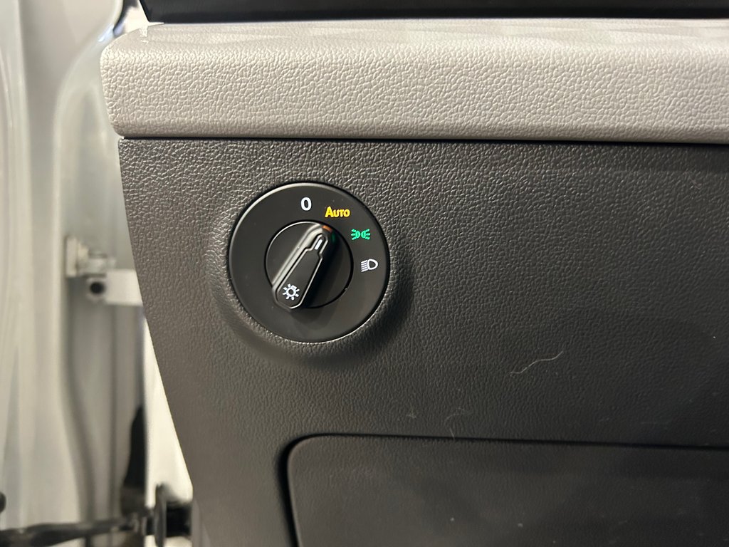 Volkswagen Taos Trendline, JAMAIS ACCIDENTÉ, 8 PNEUS, MAGS 2022 à Mirabel, Québec - 21 - w1024h768px