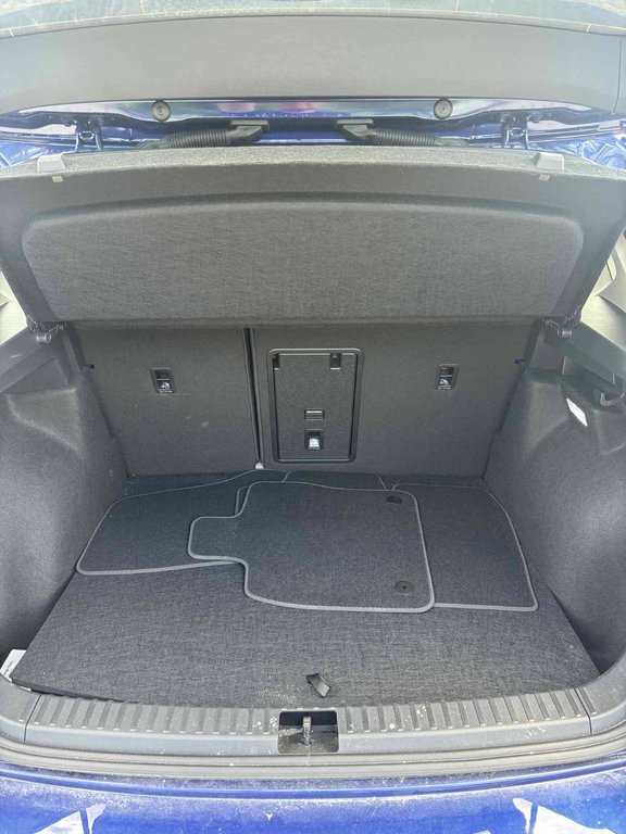 2024 Volkswagen Taos Comfortline, JAMAIS ACCIDENTÉ, CUIR, TOIT, AWD in Mirabel, Quebec - 23 - w1024h768px