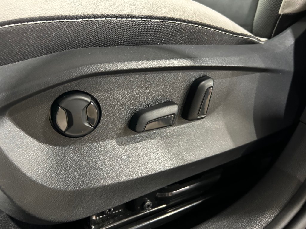 2025 Volkswagen Taos Comfortline, JAMAIS ACCIDENTÉ, CUIR/SUEDE, AWD in Mirabel, Quebec - 10 - w1024h768px