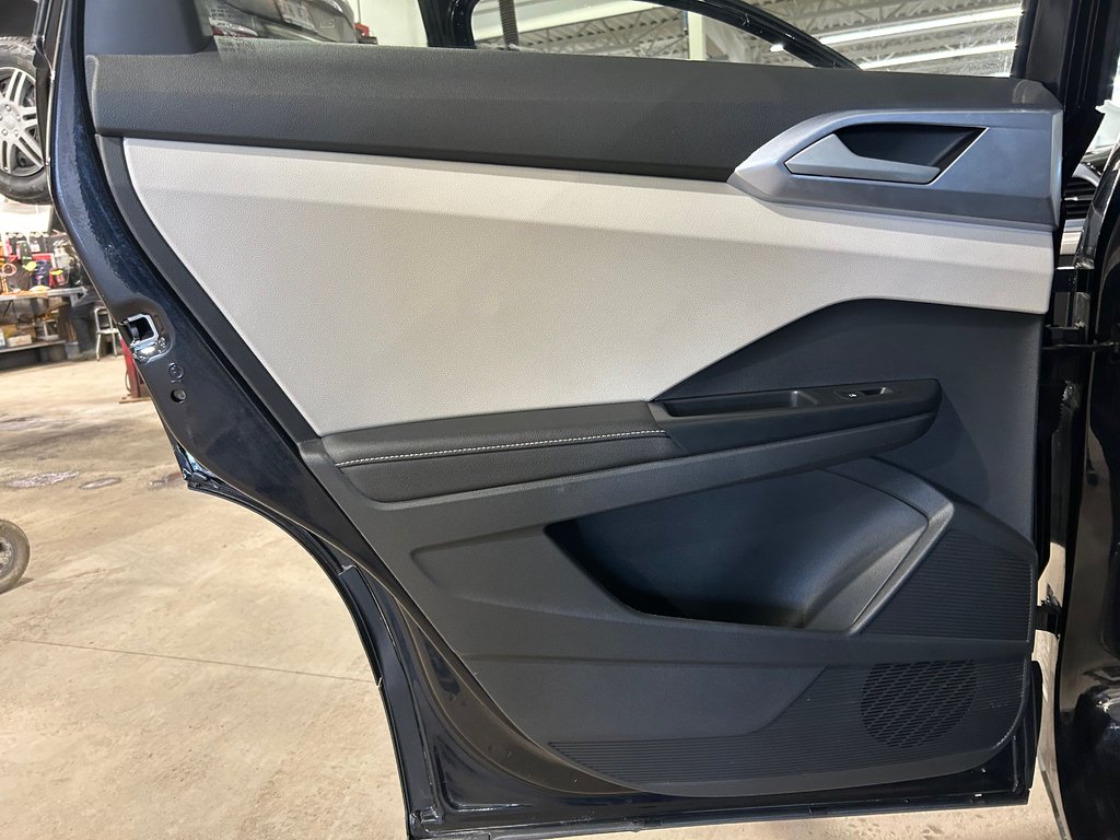 2025 Volkswagen Taos Comfortline, JAMAIS ACCIDENTÉ, CUIR/SUEDE, AWD in Mirabel, Quebec - 26 - w1024h768px