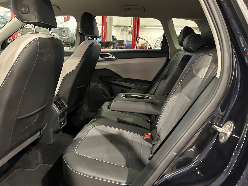 2025 Volkswagen Taos Comfortline, JAMAIS ACCIDENTÉ, CUIR/SUEDE, AWD in Mirabel, Quebec - 27 - w1024h768px