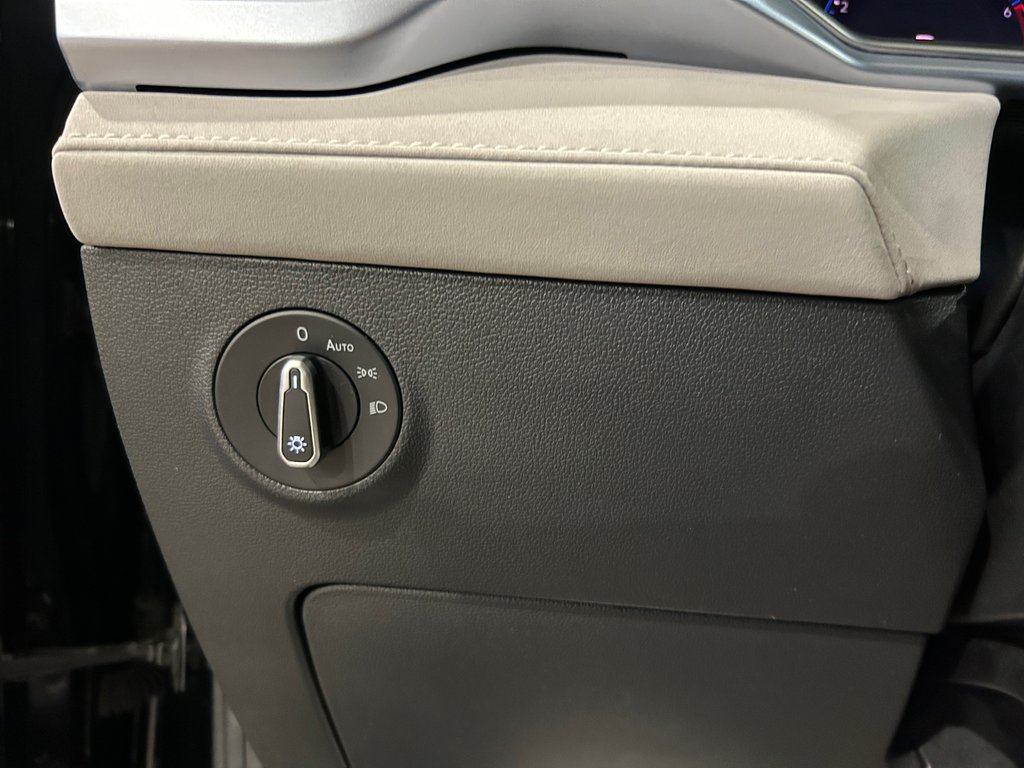 2025 Volkswagen Taos Comfortline, JAMAIS ACCIDENTÉ, CUIR/SUEDE, AWD in Mirabel, Quebec - 23 - w1024h768px