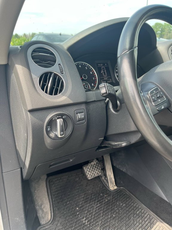 2017 Volkswagen Tiguan Trendline, JAMAIS ACCIDENTÉ, 8 PNEUS, MAGS in Mirabel, Quebec - 8 - w1024h768px