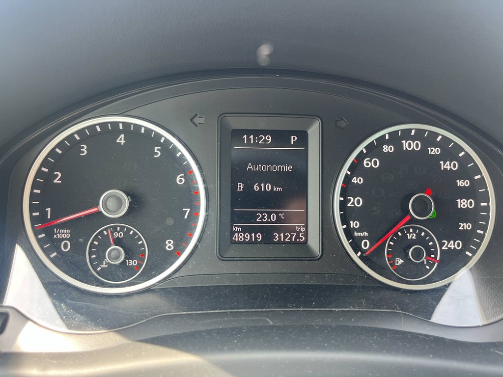 2017 Volkswagen Tiguan Trendline, JAMAIS ACCIDENTÉ, 8 PNEUS, MAGS in Mirabel, Quebec - 10 - w1024h768px