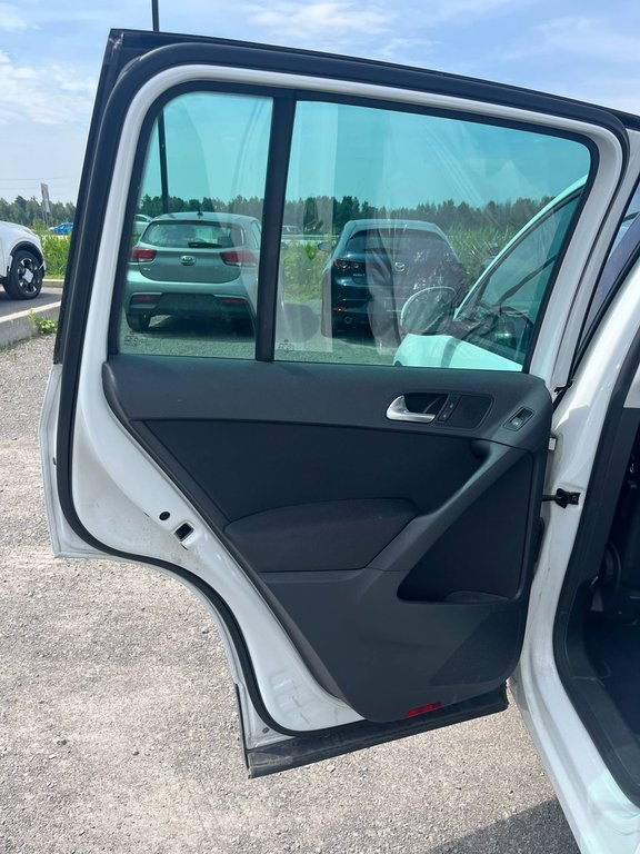 2017 Volkswagen Tiguan Trendline, JAMAIS ACCIDENTÉ, 8 PNEUS, MAGS in Mirabel, Quebec - 19 - w1024h768px