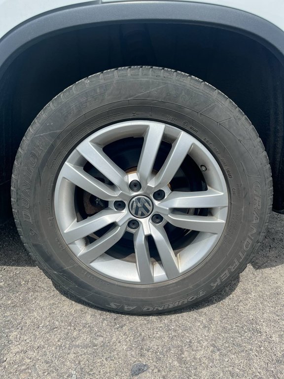 2017 Volkswagen Tiguan Trendline, JAMAIS ACCIDENTÉ, 8 PNEUS, MAGS in Mirabel, Quebec - 5 - w1024h768px