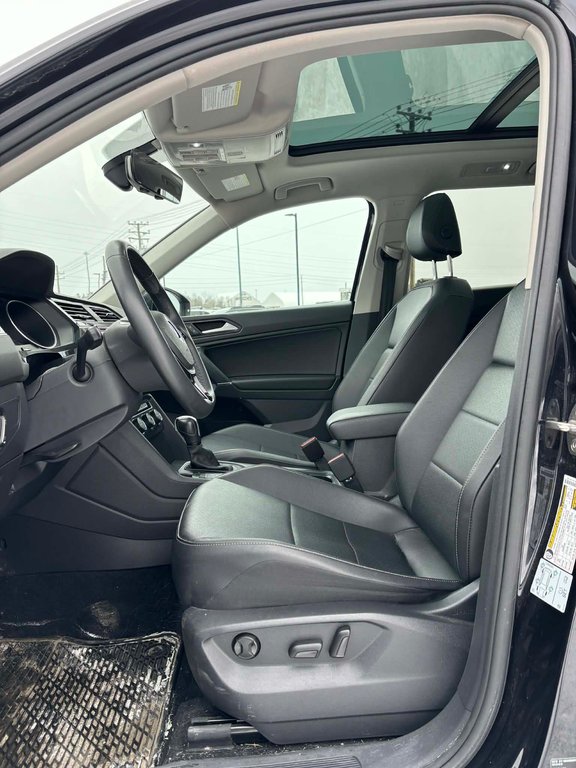 2020 Volkswagen Tiguan Comfortline, JAMAIS ACCIDENTÉ, 8 PNEUS, CUIR, TOIT in Mirabel, Quebec - 7 - w1024h768px