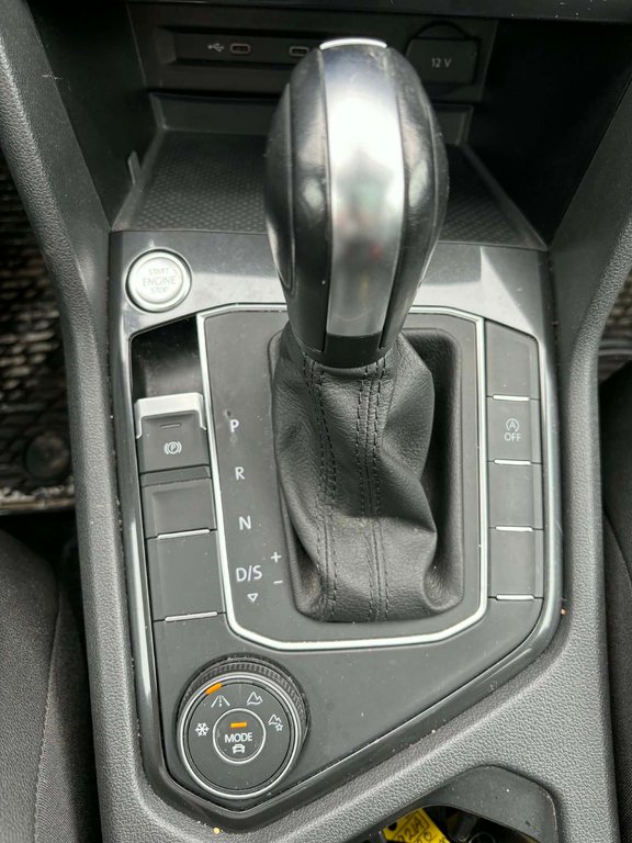 2020 Volkswagen Tiguan Comfortline, JAMAIS ACCIDENTÉ, 8 PNEUS, CUIR, TOIT in Mirabel, Quebec - 17 - w1024h768px