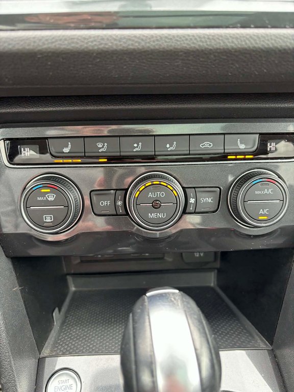 2020 Volkswagen Tiguan Comfortline, JAMAIS ACCIDENTÉ, 8 PNEUS, CUIR, TOIT in Mirabel, Quebec - 18 - w1024h768px