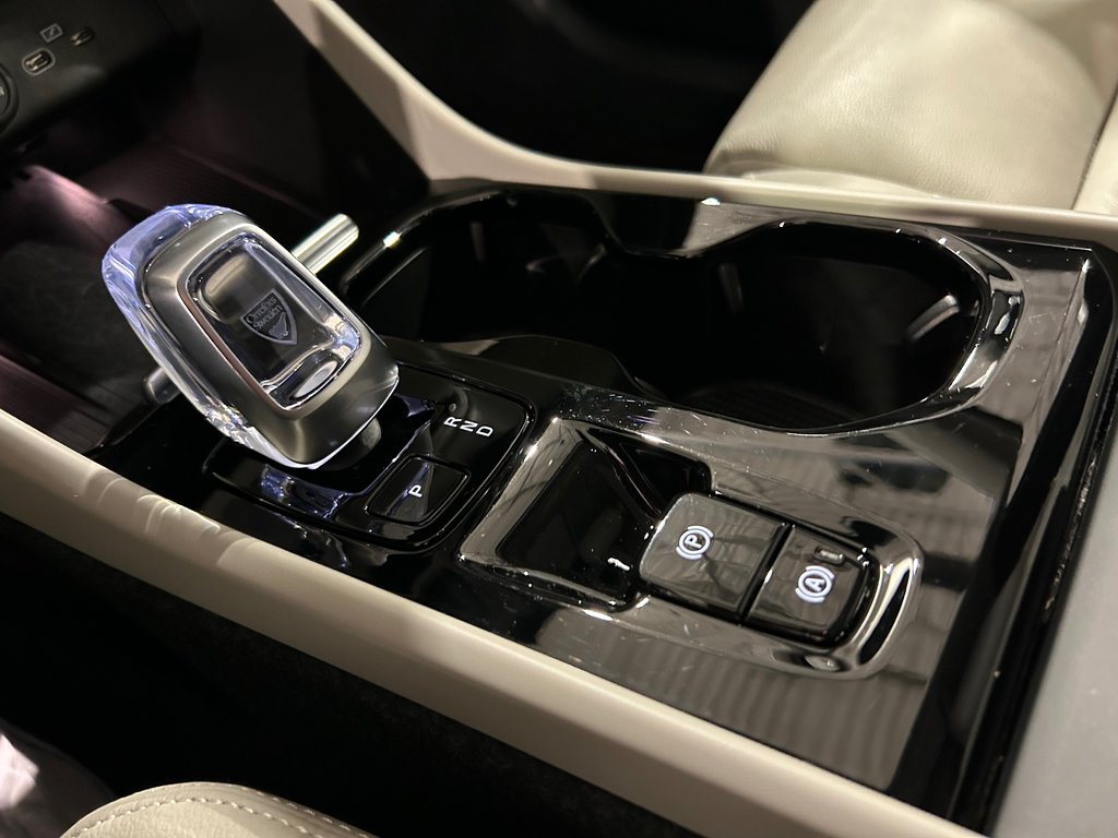 2023 Volvo XC40 Ultimate Dark Theme, JAMAIS ACCIDENTÉ, AWD, CUIR in Mirabel, Quebec - 25 - w1024h768px