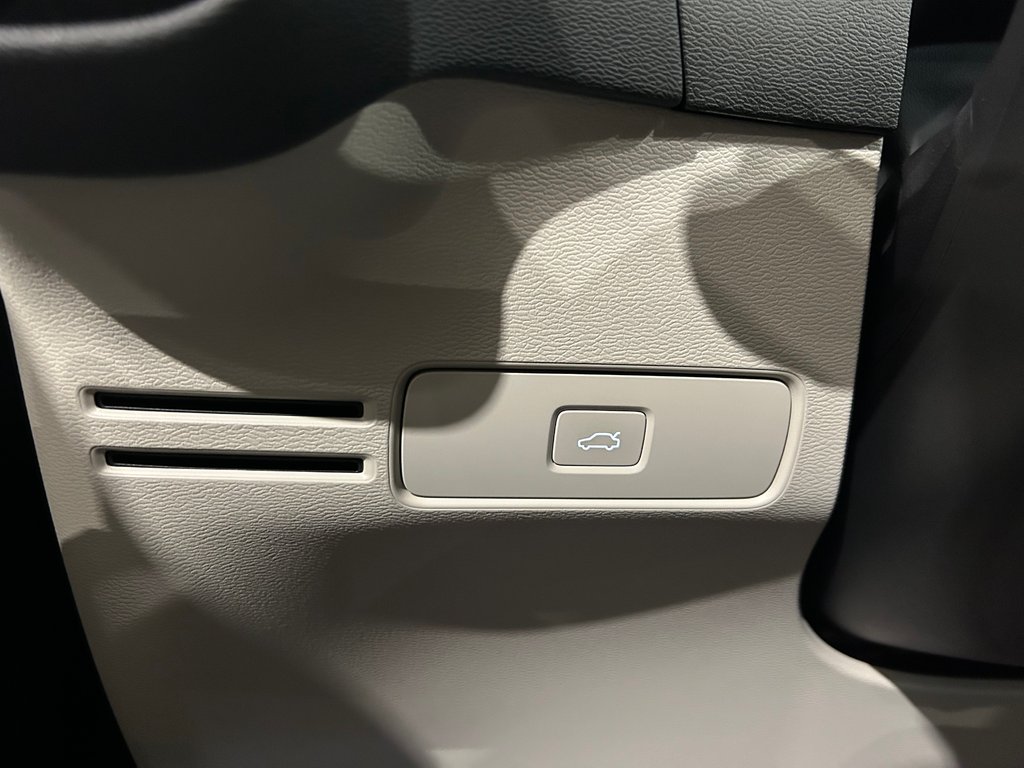 2023 Volvo XC40 Ultimate Dark Theme, JAMAIS ACCIDENTÉ, AWD, CUIR in Mirabel, Quebec - 28 - w1024h768px