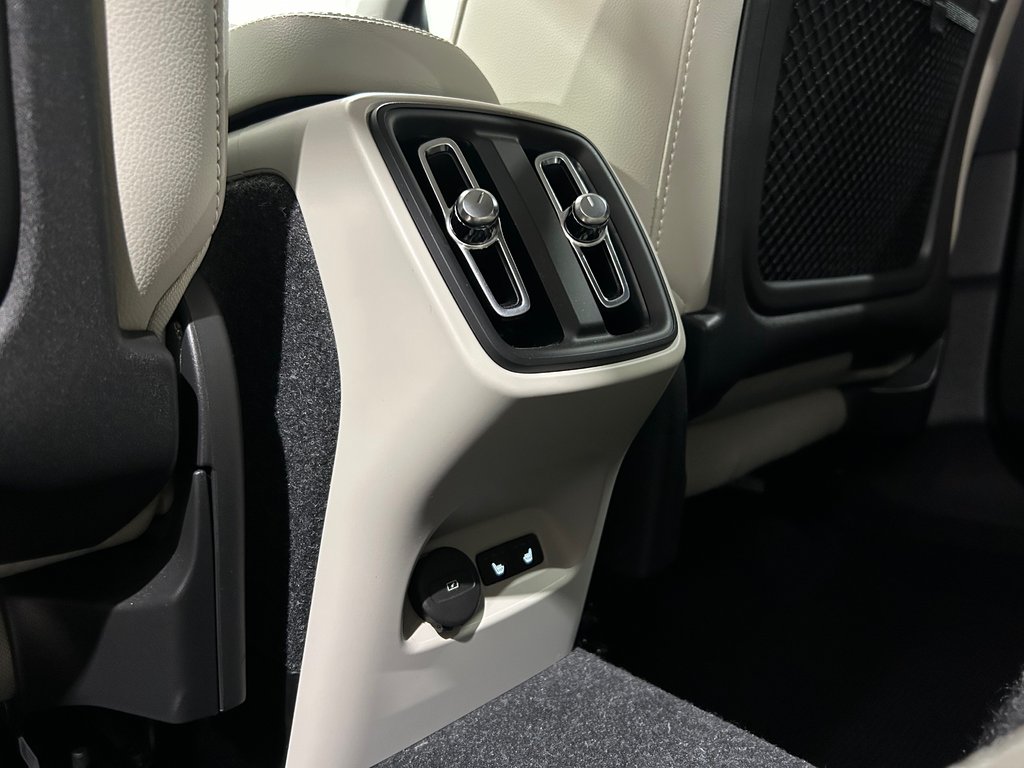 2023 Volvo XC40 Ultimate Dark Theme, JAMAIS ACCIDENTÉ, AWD, CUIR in Mirabel, Quebec - 33 - w1024h768px