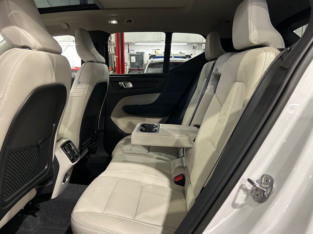 2023 Volvo XC40 Ultimate Dark Theme, JAMAIS ACCIDENTÉ, AWD, CUIR in Mirabel, Quebec - 32 - w1024h768px