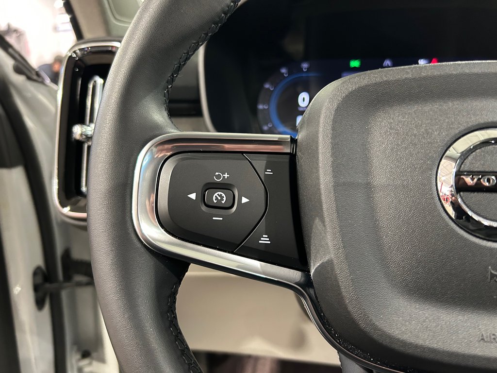 2023 Volvo XC40 Ultimate Dark Theme, JAMAIS ACCIDENTÉ, AWD, CUIR in Mirabel, Quebec - 17 - w1024h768px