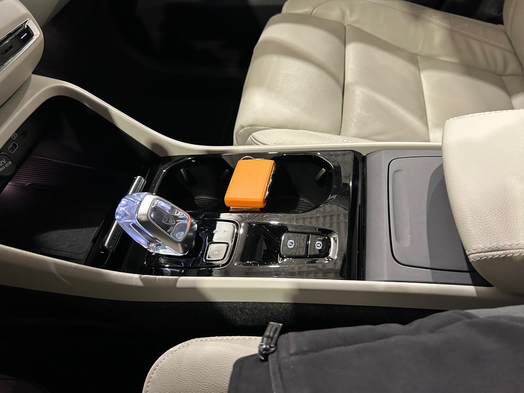 2023 Volvo XC40 Ultimate Dark Theme, JAMAIS ACCIDENTÉ, AWD, CUIR in Mirabel, Quebec - 24 - w1024h768px