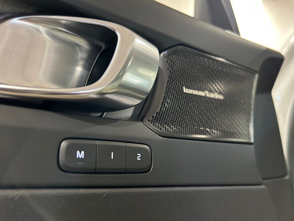 2023 Volvo XC40 Ultimate Dark Theme, JAMAIS ACCIDENTÉ, AWD, CUIR in Mirabel, Quebec - 9 - w1024h768px