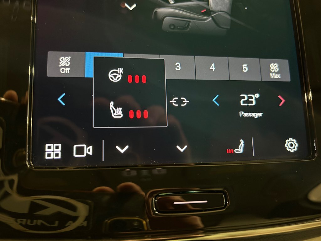 2023 Volvo XC40 Ultimate Dark Theme, JAMAIS ACCIDENTÉ, AWD, CUIR in Mirabel, Quebec - 22 - w1024h768px