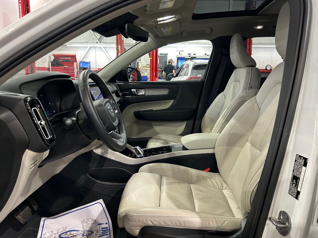 2023 Volvo XC40 Ultimate Dark Theme, JAMAIS ACCIDENTÉ, AWD, CUIR in Mirabel, Quebec - 10 - w1024h768px