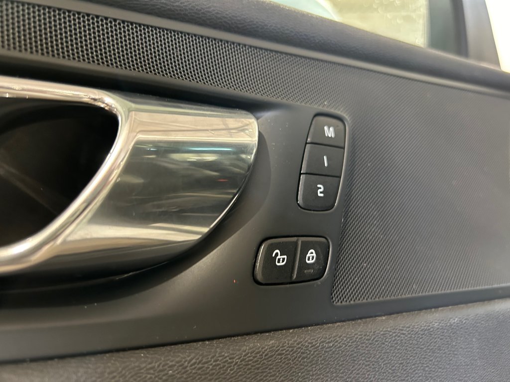 XC60 R-Design, CUIR, TOIT, GPS, 1 PROPRIÉTAIRE 2019 à Mirabel, Québec - 9 - w1024h768px