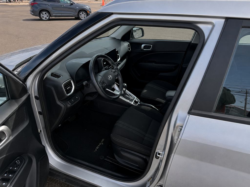 2024 Hyundai Venue Preferred | Cam | USB | HtdSeat | Warranty to 2029 in Hebbville, Nova Scotia - 24 - w1024h768px