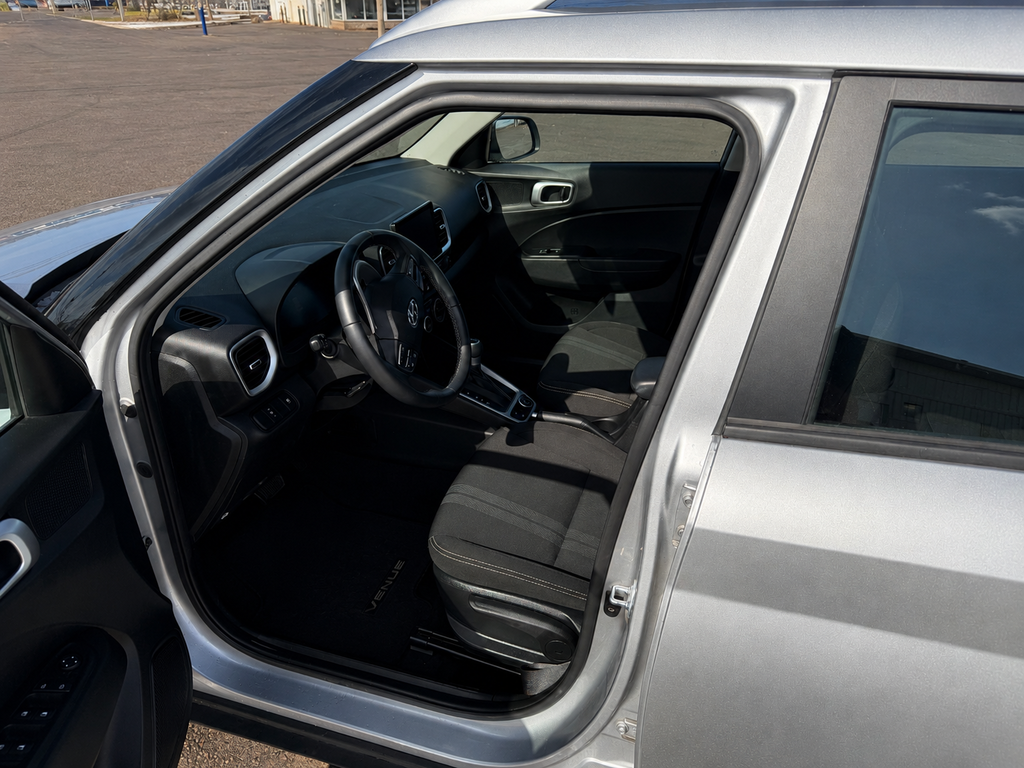 2024 Hyundai Venue Preferred | Cam | USB | HtdSeat | Warranty to 2029 in Hebbville, Nova Scotia - 22 - w1024h768px