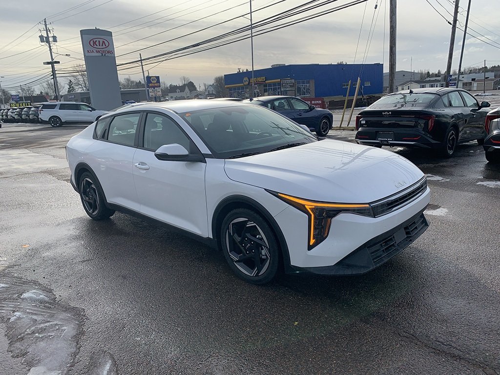 Kia K4 EX 2025 à Amherst, Nouvelle-Écosse - 2 - w1024h768px