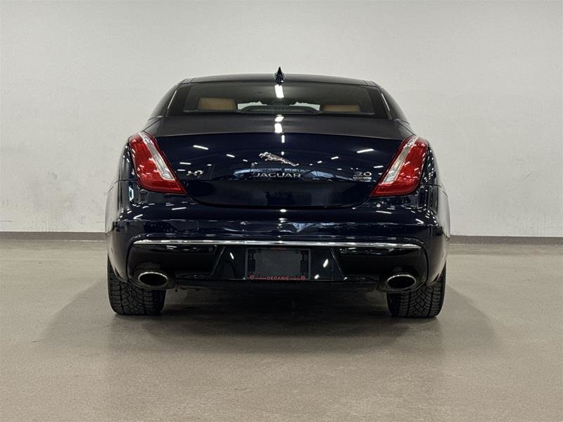 2017 Jaguar XJ 3.0L V6 AWD Portfolio-4