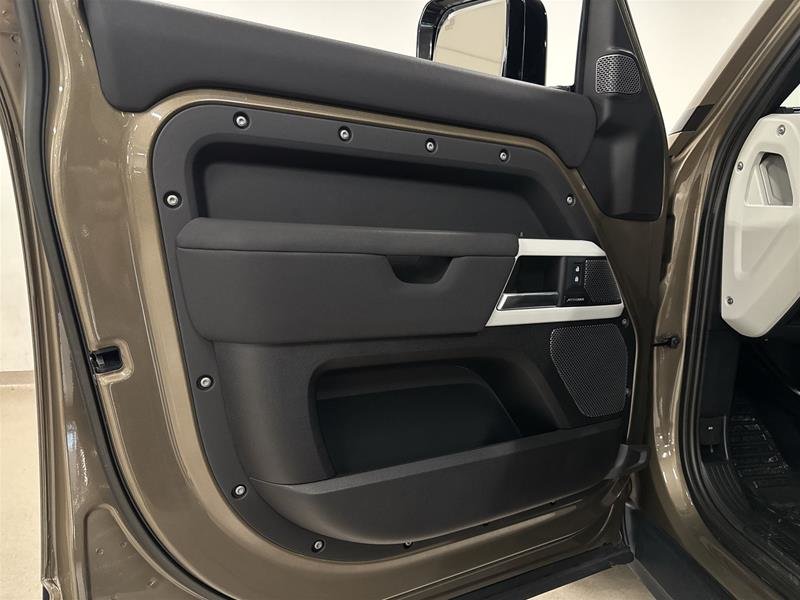 2023 Land Rover Defender 110 P300 S (2)-6