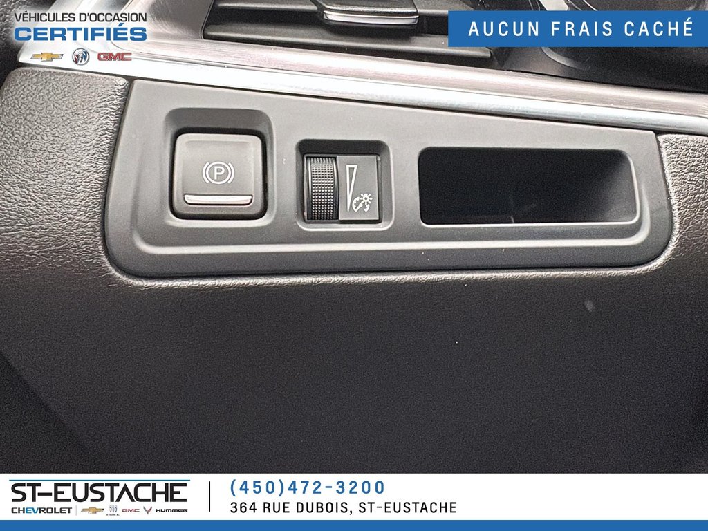 2024 Cadillac XT5 in Saint-Eustache, Quebec - 12 - w1024h768px