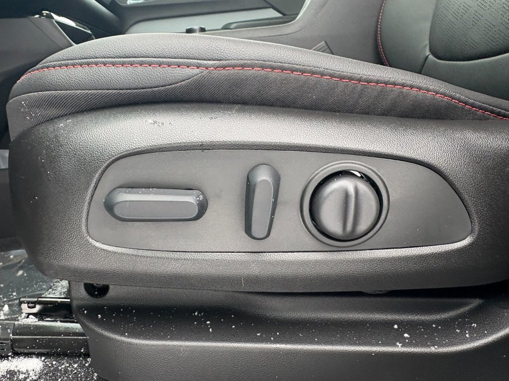 2027 Chevrolet Bolt EV in Saint-Eustache, Quebec - 16 - w1024h768px