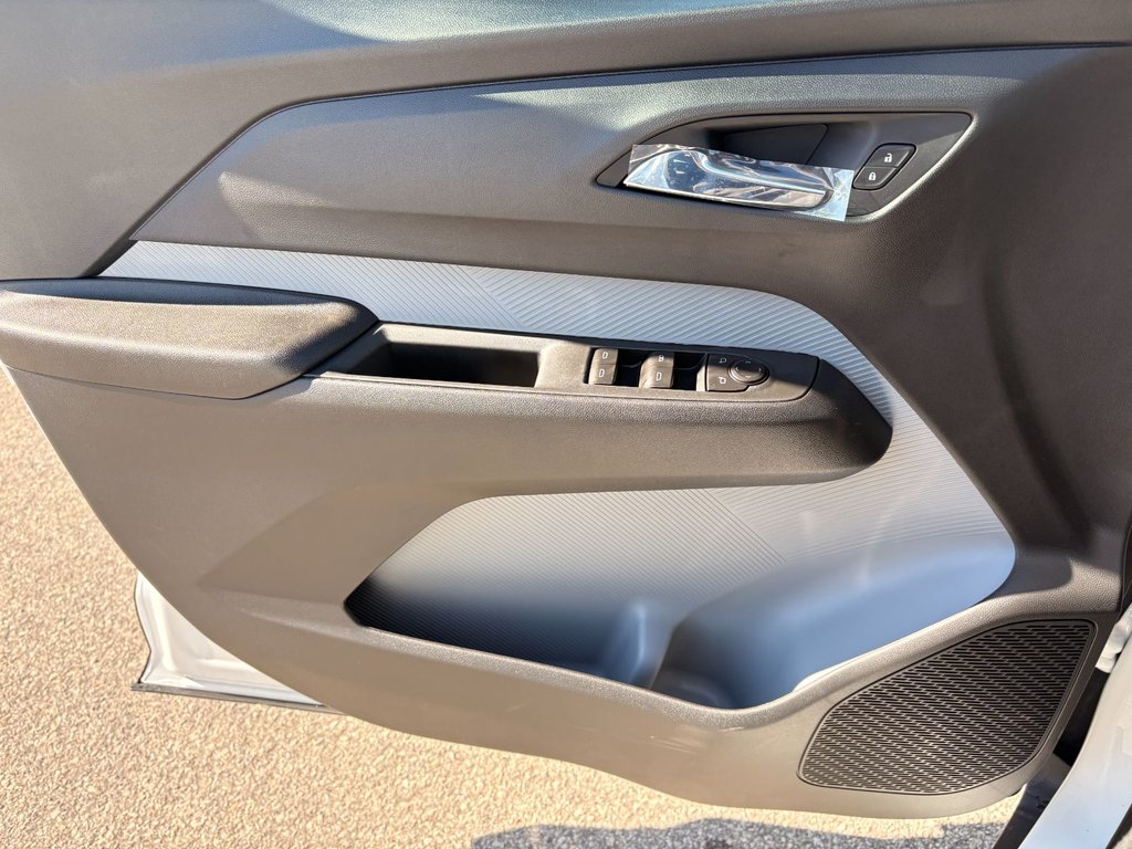 2027 Chevrolet Bolt in Saint-Eustache, Quebec - 11 - w1024h768px