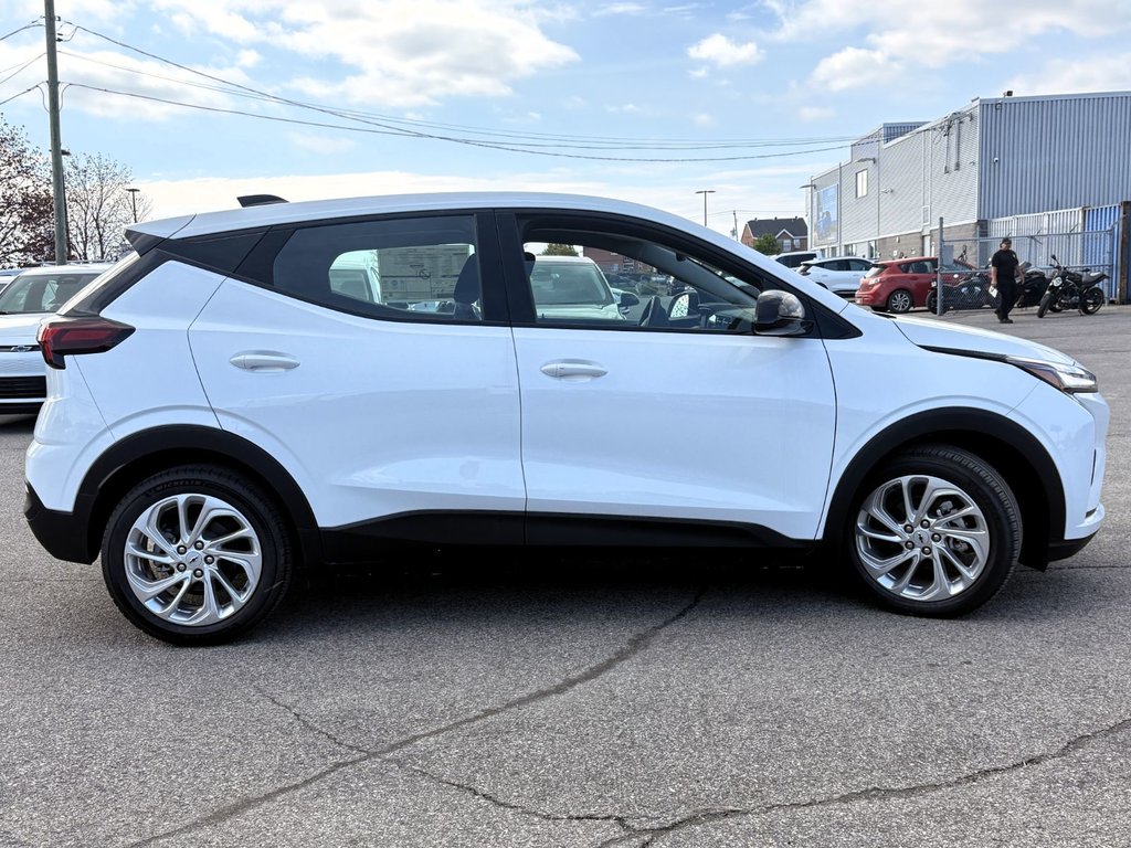 2027 Chevrolet Bolt in Saint-Eustache, Quebec - 3 - w1024h768px