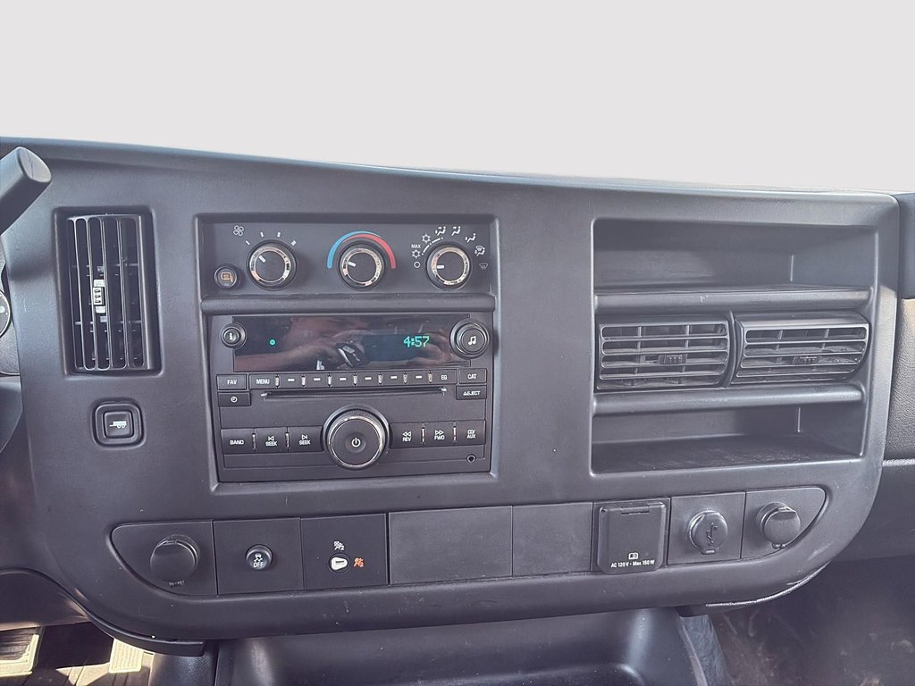 2016 Chevrolet Express Cargo Van in Saint-Eustache, Quebec - 10 - w1024h768px
