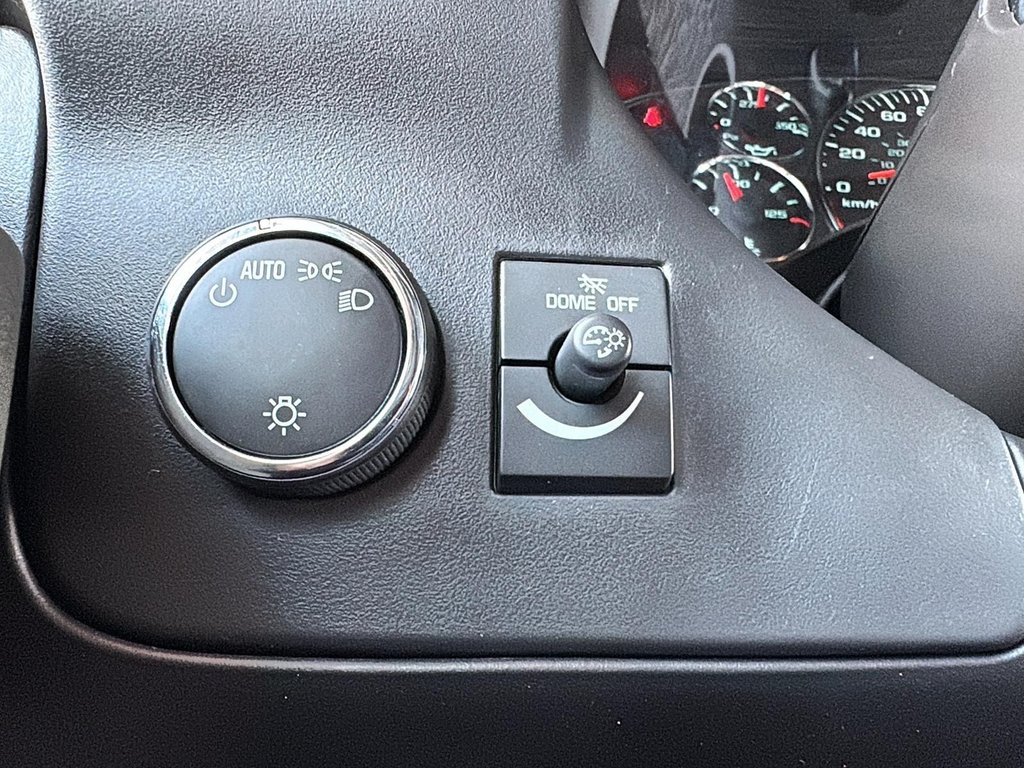 2016 Chevrolet Express Cargo Van in Saint-Eustache, Quebec - 9 - w1024h768px
