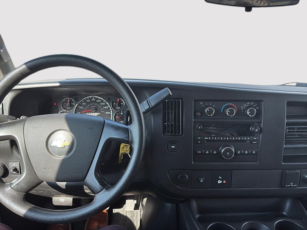 2016 Chevrolet Express Cargo Van in Saint-Eustache, Quebec - 12 - w1024h768px