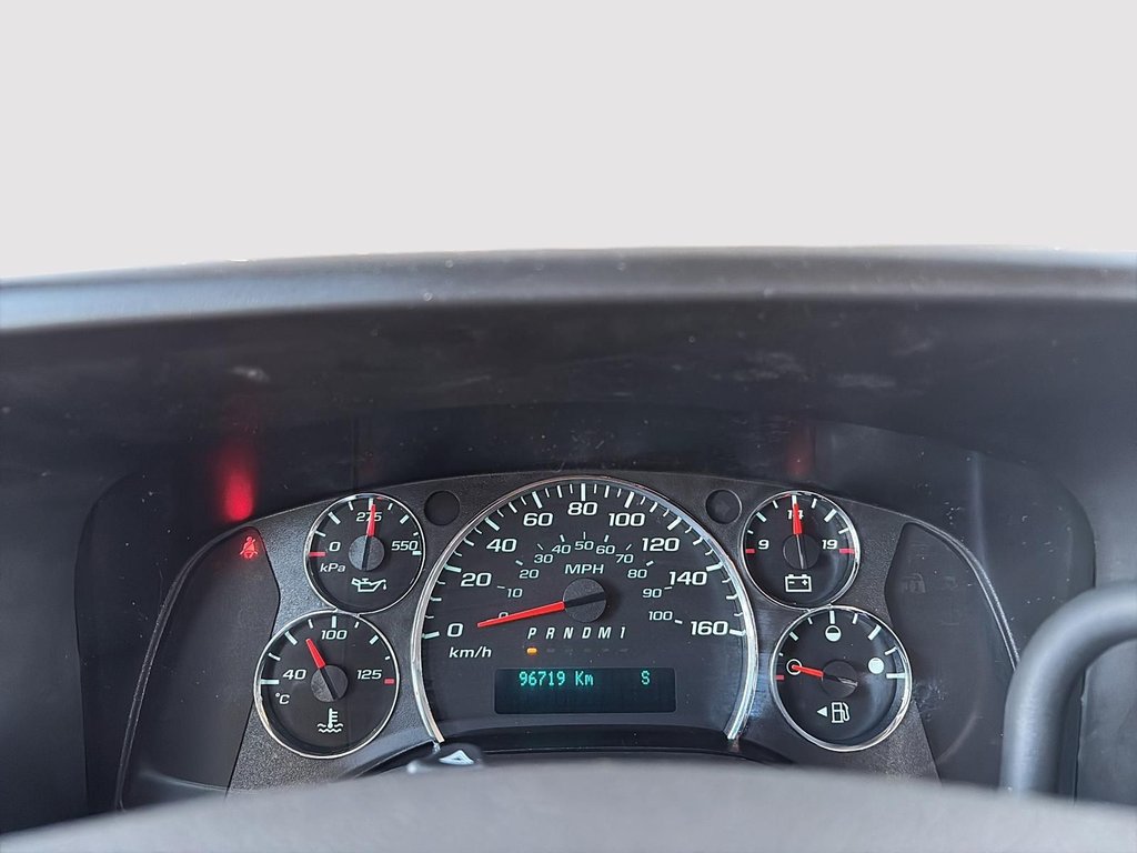 2016 Chevrolet Express Cargo Van in Saint-Eustache, Quebec - 12 - w1024h768px