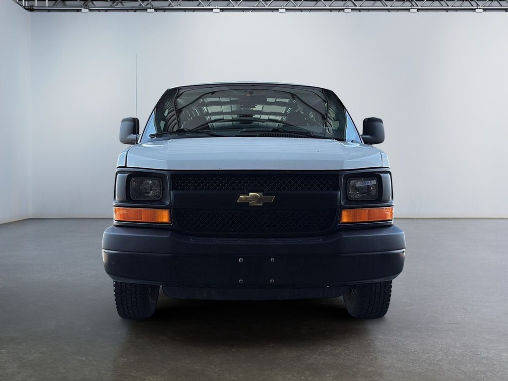 2016 Chevrolet Express Cargo Van in Saint-Eustache, Quebec - 2 - w1024h768px
