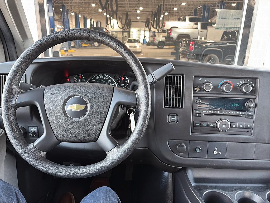 2016 Chevrolet Express Cargo Van in Saint-Eustache, Quebec - 17 - w1024h768px