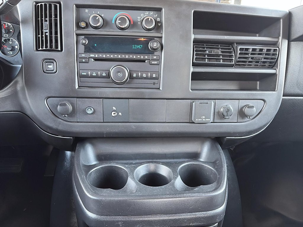 2016 Chevrolet Express Cargo Van in Saint-Eustache, Quebec - 14 - w1024h768px
