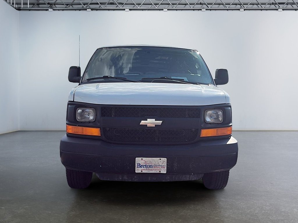 2016 Chevrolet Express Cargo Van in Saint-Eustache, Quebec - 3 - w1024h768px