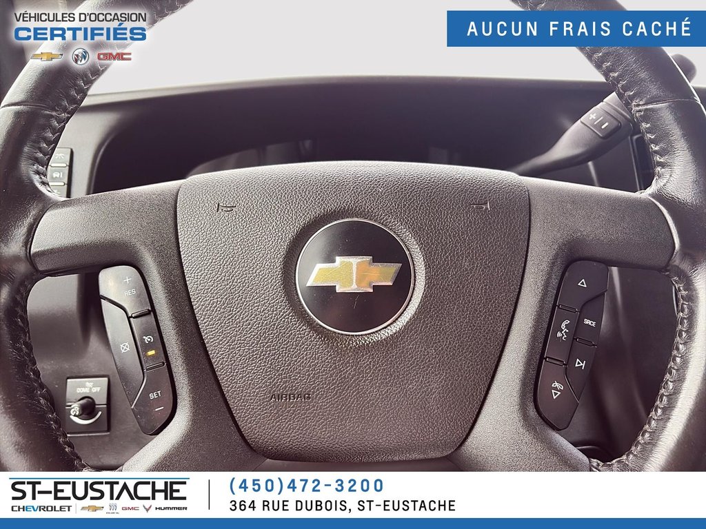 2023 Chevrolet Express Cargo Van in Saint-Eustache, Quebec - 19 - w1024h768px