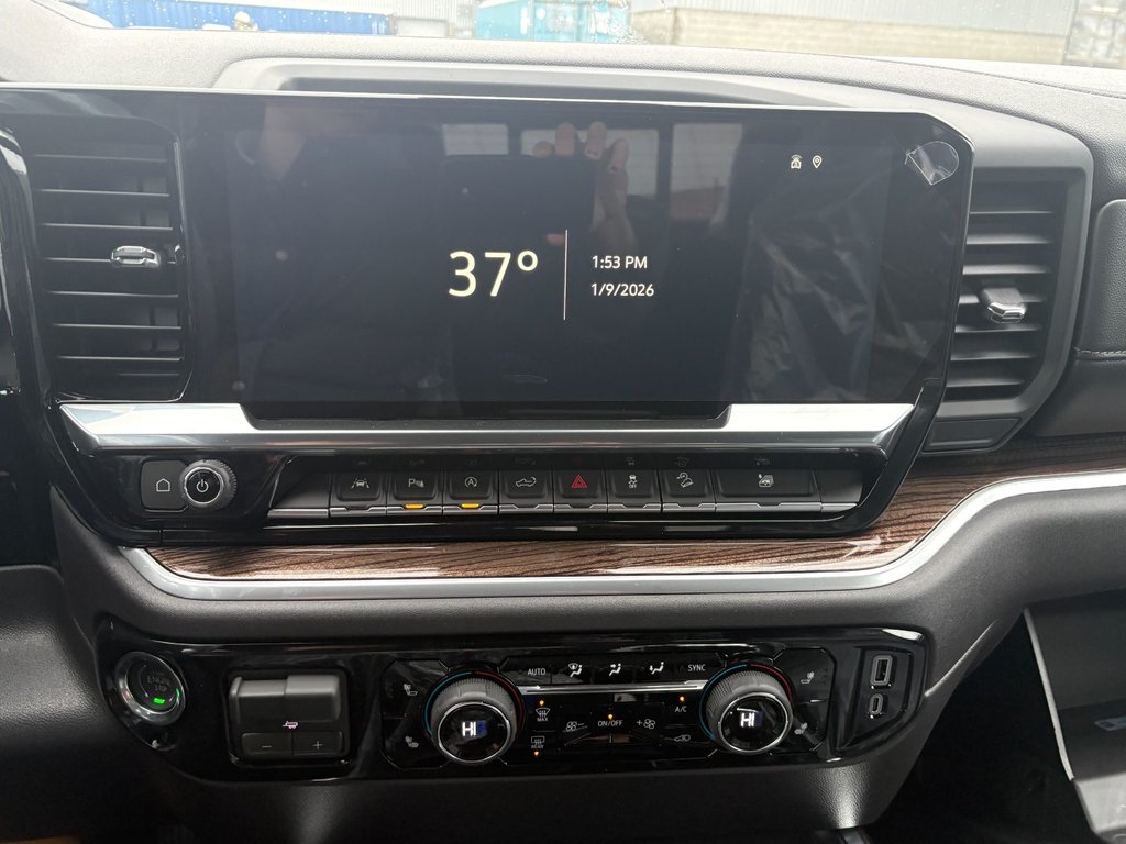 2025 Chevrolet Silverado 1500 in Saint-Eustache, Quebec - 13 - w1024h768px